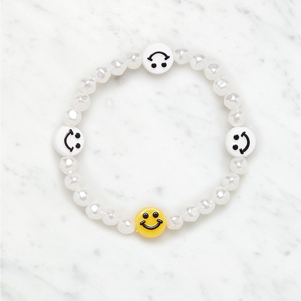 Brandy Melville Smiley Face Pearl Bracelet